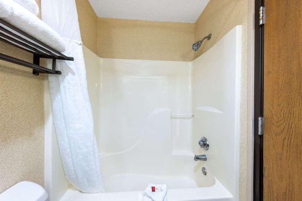 BAYMONT SUITES LAWRENCE (Lawrence)